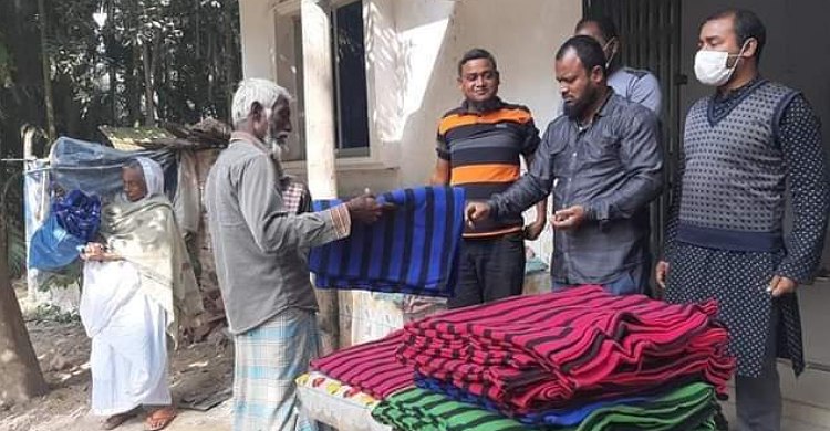 আবিরনগরে যুবলীগ নেতার শীতবস্ত্র বিতরণ
