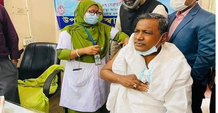 নোয়াখালীতে প্রথম দিন টিকা নিলেন ৪৬৯ জন