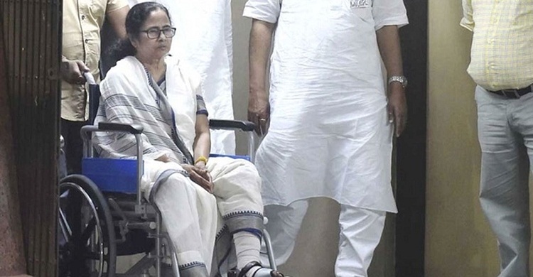 হুইল চেয়ার বসেই ভোট-ময়দানে নামছেন মমতা