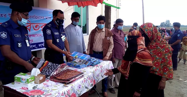 লক্ষ্মীপুর জেলা পুলিশের ঈদ উপহার পেল নদী ভাঙা মানুষ