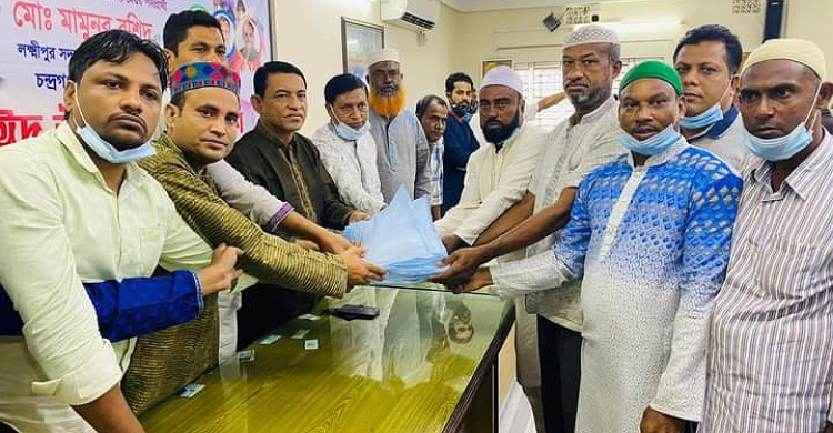 লক্ষ্মীপুরে শ্রমিক লীগ নেতাকর্মীদের মাঝে ঈদ উপহার বিতরণ