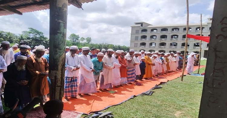 লক্ষ্মীপুরে বৃষ্টি চেয়ে নামাজ, আহাজারি