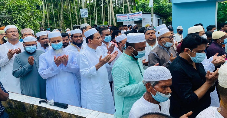 লক্ষ্মীপুরে এমপি নুরউদ্দিন চৌধুরী নয়নের মায়ের দাফন সম্পন্ন