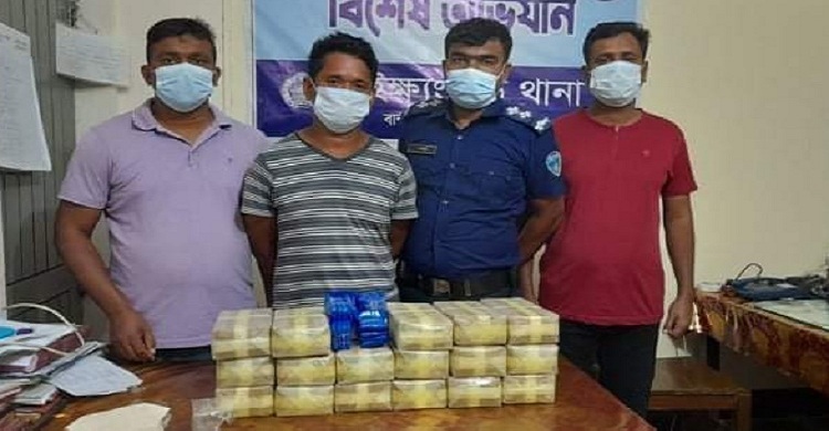 পাঁচ কোটি টাকার ইয়াবাসহ স্কুলের দপ্তরি আটক