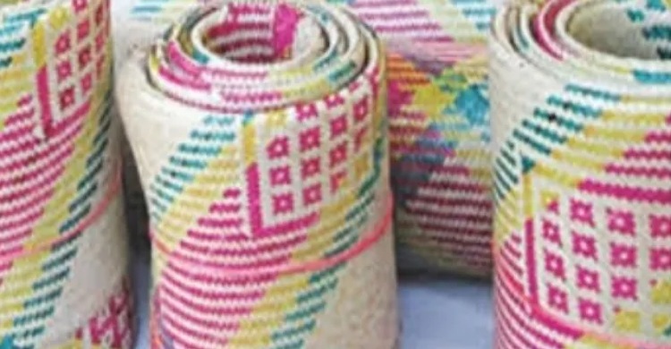 হারিয়ে যাচ্ছে ঐতিহ্যের শীতলপাটি