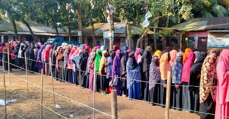 ভোটের আগেই গুলিবিদ্ধ, কমলনগর-রামগতিতে ব্যাপক নিরাপত্তায় চলছে ভোটগ্রহণ