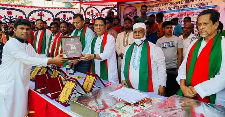 রায়পুরে বঙ্গবন্ধু ফুটবল টুর্নামেন্টের পুরস্কার বিতরণ