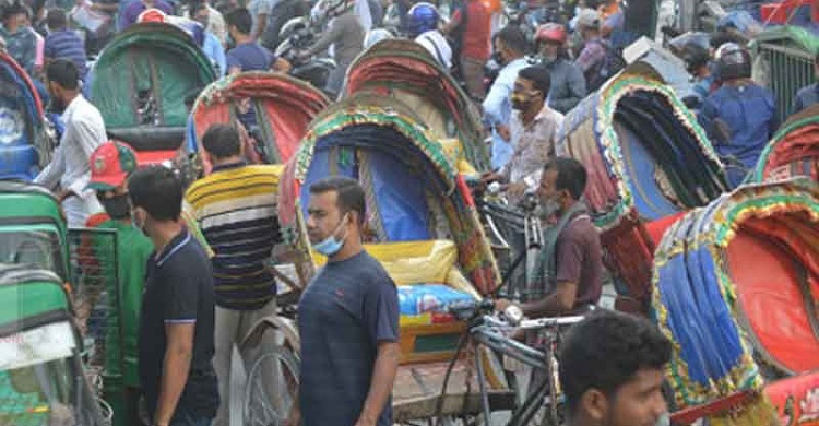চলছে না বাস, সিএনজি-বাইক-রিকশা ভাড়া তিন-চার গুন