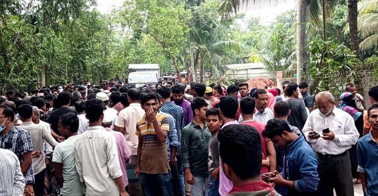 লক্ষ্মীপুরে ট্রাকচাপায় দুই স্কুলছাত্রী নিহত