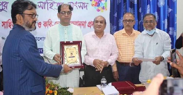 লক্ষ্মীপুরে পাঁচ গুণী কবি-সাহিত্যিককে সম্মাননা প্রদান