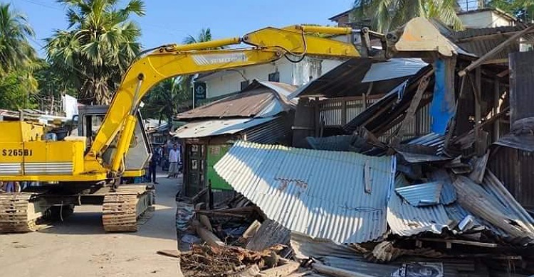 কমলনগরে ১৬ অবৈধ স্থাপনা উচ্ছেদ