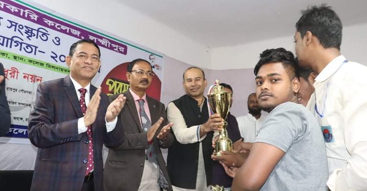 রায়পুর সরকারি কলেজে ৫১ ছাত্রছাত্রী পুরস্কার পেল