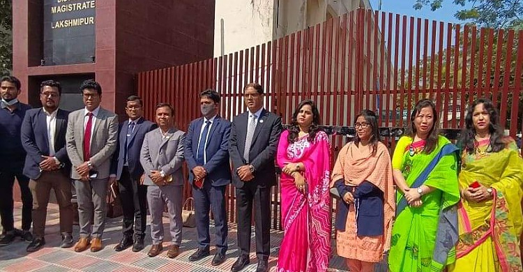 লক্ষ্মীপুরে ডিসির কার্যালয়ের দৃষ্টি নন্দন গেইট উদ্বোধন