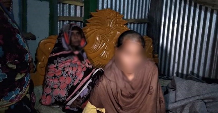 লক্ষ্মীপুরে যৌতুকের জন্য হাত-পা বেঁধে গৃহবধূর মাথা ন্যাড়া, স্বামী পলাতক