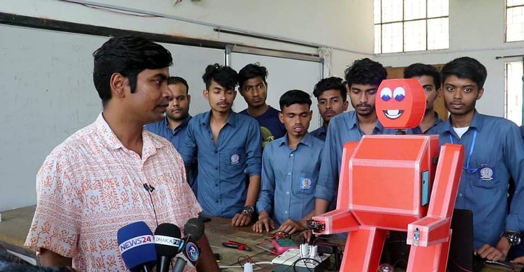 রোবট তৈরি করলো লক্ষ্মীপুরের ৩ শিক্ষার্থী