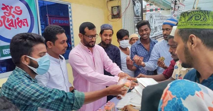 লক্ষ্মীপুরে ১০ টাকায় ইফতার পেয়ে খুশি ৮০ পথচারী