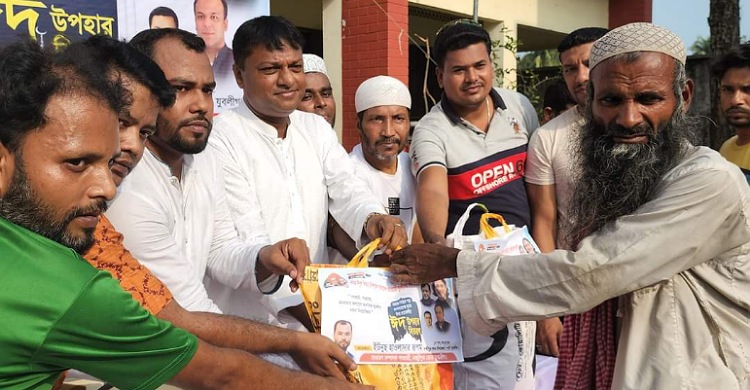 লক্ষ্মীপুরে যুবলীগ নেতা রুপমের উপহার পেলেন ১০০ ভিক্ষুক-প্রতিবন্ধী