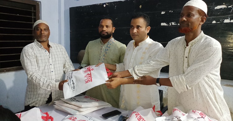 লক্ষ্মীপুরে ঈদ উপহার পেলেন শ্রমিক লীগ নেতারা