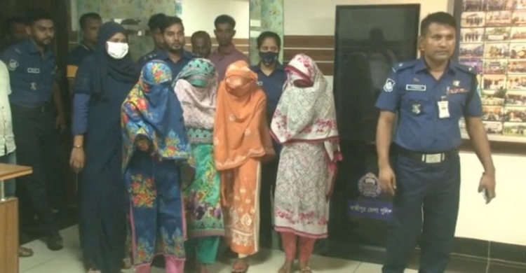 লক্ষ্মীপুরে ‘নিখোঁজ’ সেই ৪ কিশোরীকে উদ্ধার করল পুলিশ