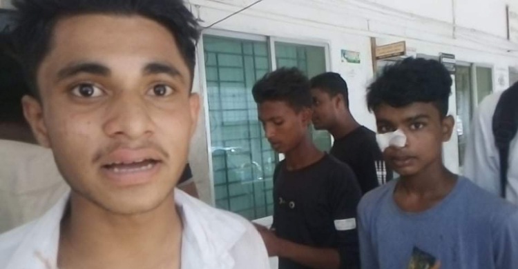 বাগবাড়িতে কিশোরদের মারামারি