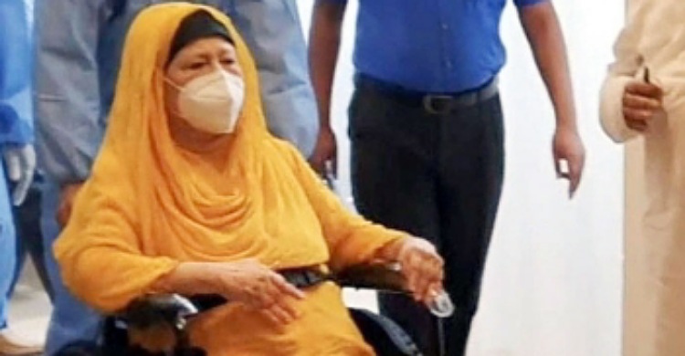 খালেদা জিয়ার হার্টে ব্লক, পরানো হলো রিং