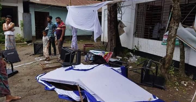বিকেলে বিএনপির সভা, দুপুরে সভামঞ্চ ভাংচুর