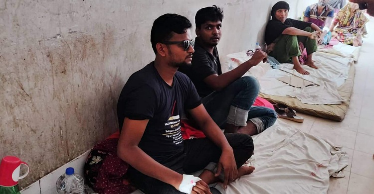 লক্ষ্মীপুরে স্কুলছাত্রীকে উত্যক্ত, স্বজনদের মারধরে ছাত্রলীগ নেতা হাসপাতালে
