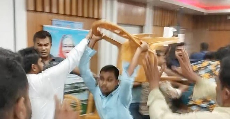 প্রতীক বরাদ্দ নিয়ে স্বতন্ত্র প্রার্থীর সমর্থকদের উপর হামলা