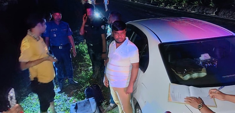 কুমিল্লায় মহাসড়কে ডাকাতির সময় পুলিশের সঙ্গে গোলাগুলি