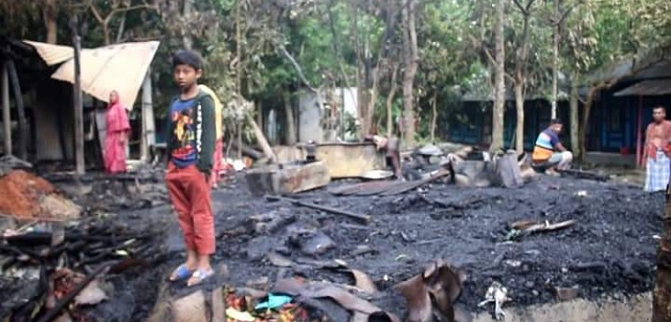 রামগঞ্জে ঘূর্ণিঝড় সিত্রাং’র প্রভাবে অগ্নিকাণ্ড দুর্ঘটনায় বসতঘর পুড়ে ছাই