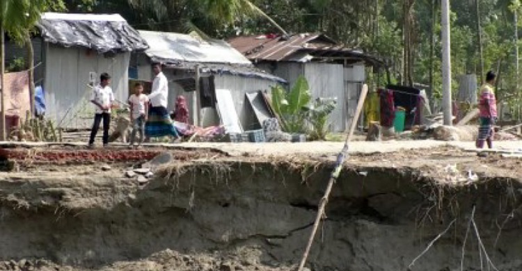মানবেতর জীবন কাটাচ্ছেন মেঘনা পাড়ের মানুষ