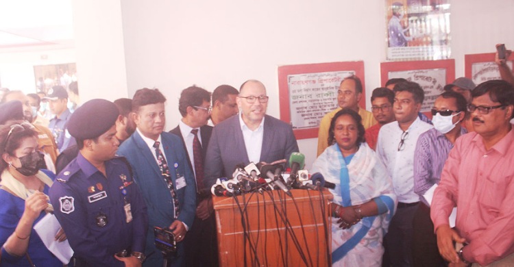 বাংলাদেশের শিশুরা বেশ সাহসী : মার্কিন রাষ্ট্রদূত
