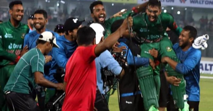 মিরাজকে কাঁধে তুলে সাকিবদের জয় উদযাপন