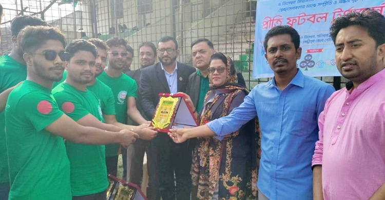 লক্ষ্মীপুরে স্বেচ্ছাসেবীদের প্রীতি ফুটবল ম্যাচ, পুরস্কার বিতরণ