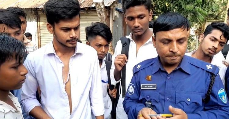 লক্ষ্মীপুরে ৩ শিক্ষার্থীকে ইট দিয়ে পেটালো কিশোর গ্যাং গ্রুপ