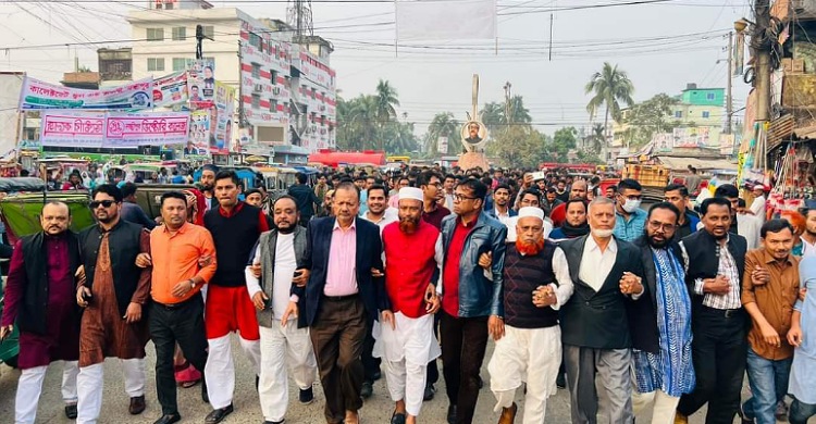 লক্ষ্মীপুরে আ.লীগ-বিএনপির পাল্টাপাল্টি বিক্ষোভ