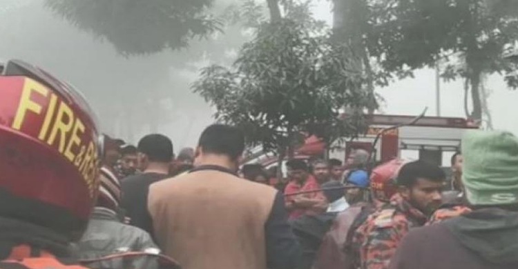পলাশবাড়িতে বাসচাপায় নিহত ৪