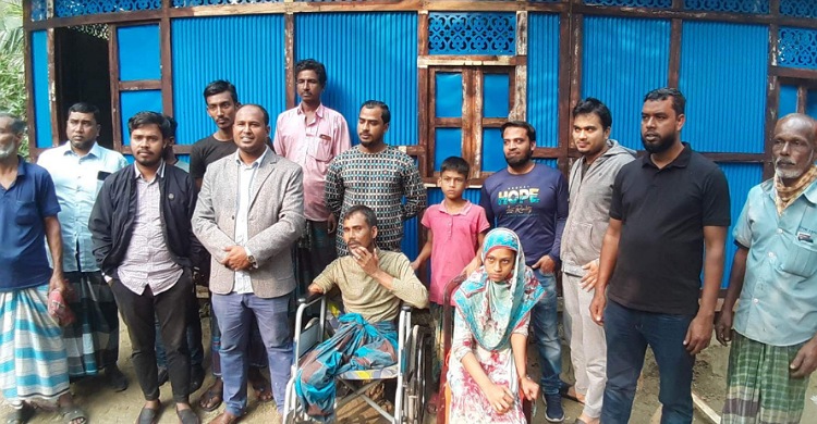 লক্ষ্মীপুরে নতুন ঘর উপহার পেলেন শারীরিক প্রতিবন্ধি সুমন