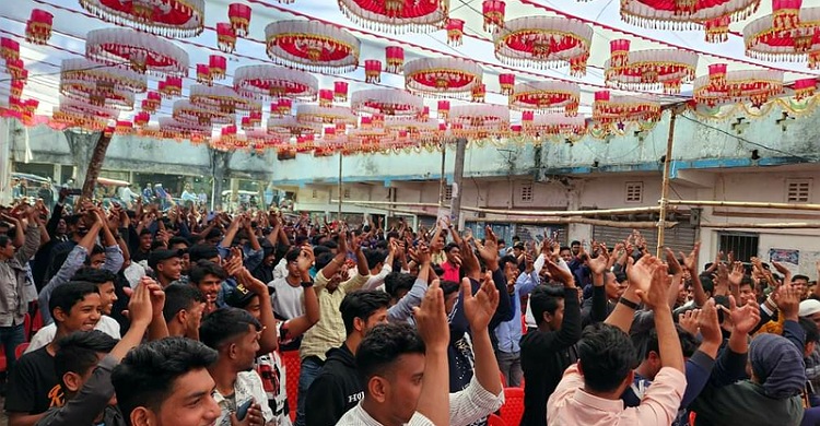 রায়পুরে প্রতিষ্ঠাবার্ষিকীর সভায় ছাত্রলীগের মারামারি