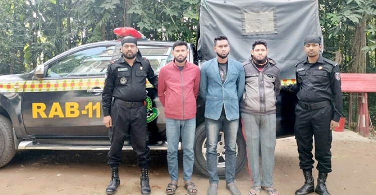 লক্ষ্মীপুরে আড়াই কোটি টাকার ইয়াবা নিয়ে ইউপি সদস্য মনিরসহ গ্রেপ্তার ৩
