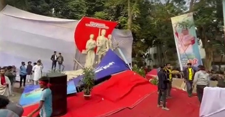 ছাত্রলীগের অনুষ্ঠানে মঞ্চ ভেঙে পড়ে গেলেন ওবায়দুল কাদের