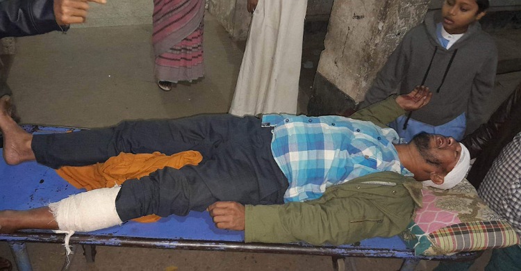রায়পুরে জমি নিয়ে বিরোধে হামলায় সাংবাদিকসহ আহত ৪