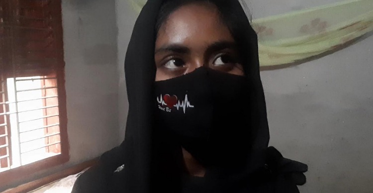 বিয়ের দাবিতে প্রেমিকের বাড়িতে স্কুলছাত্রীর অবস্থান