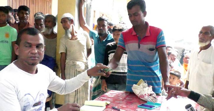 লক্ষ্মীপুরে ডিসির হুশিয়ারি : তবু কম চাল দিয়েও নিচ্ছে ‘খরচাপাতি’