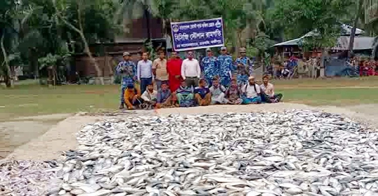 রামগতিতে ট্রাকভর্তি জাটকাসহ ৯ জেলে আটক