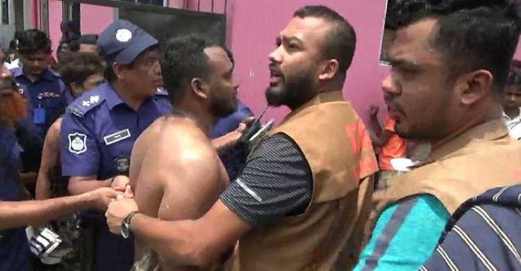 নোয়াখালীতে বাসায় ঢুকে মা-মেয়েকে কুপিয়ে হত্যা, আটক ১