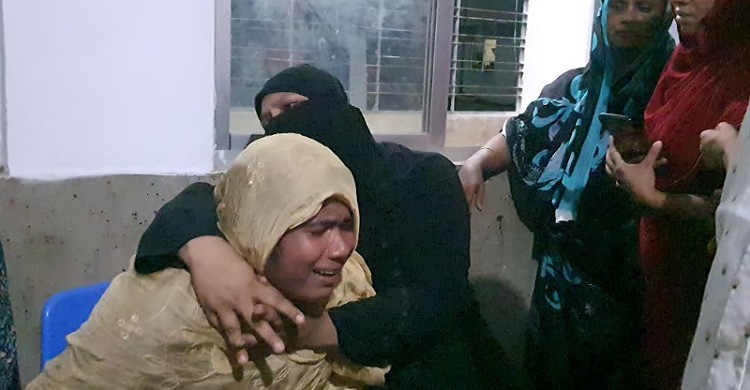 লক্ষ্মীপুরে কাভার্ডভ্যানচাপায় যুবকের মৃত্যু