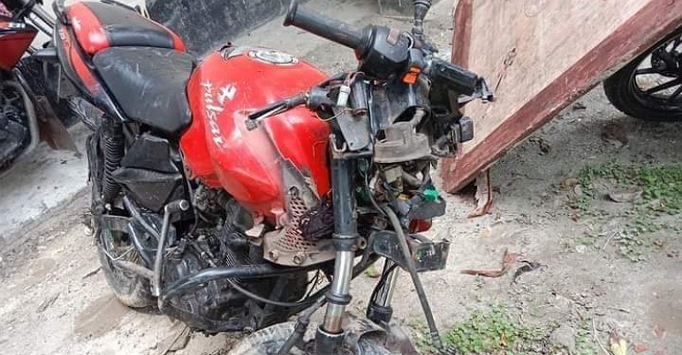 ফেনীতে মোটরসাইকেল দুর্ঘটনায় কলেজছাত্রের মৃত্যু