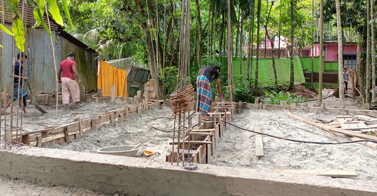 দত্তপাড়ায় প্রবাসীর জমি দখলের অভিযোগ