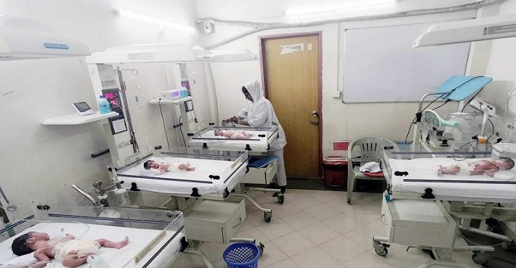 একসঙ্গে ৪ সন্তান জন্ম দিলেন রোমানা